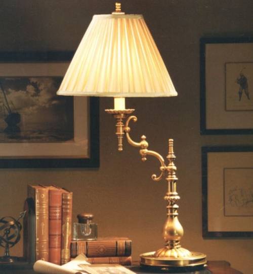 Настольная лампа с рассеивающим абажуром