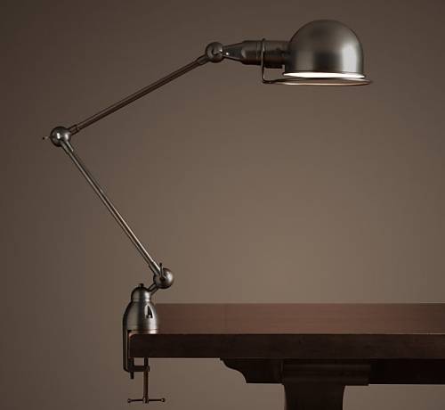 Настольная лампа, которая прикрепляется к столу