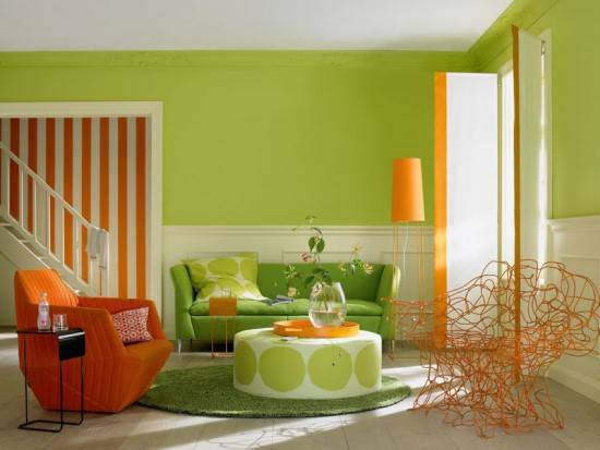 Дизайн гостиной в ярких цветах