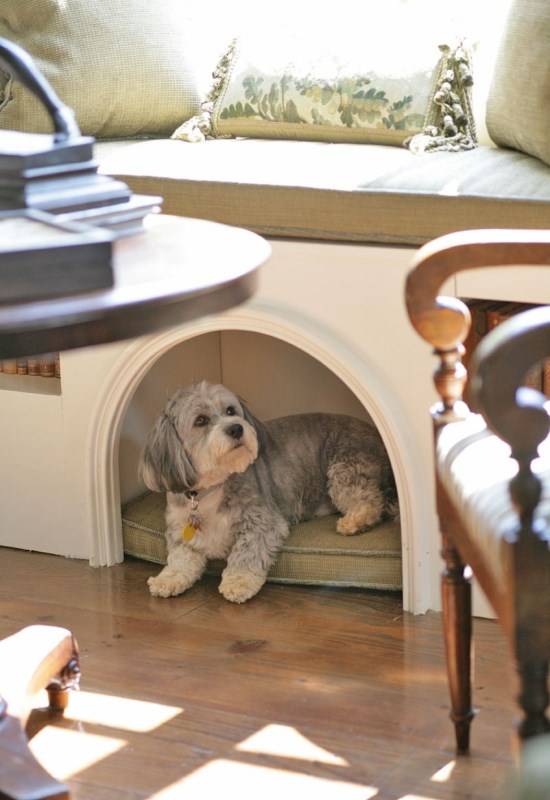 Уютный домик для собаки в квартире