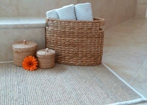 Стильный коврик для ванной комнаты