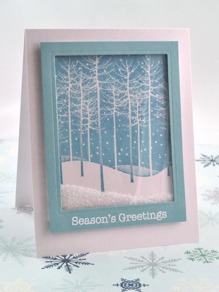 Новогодняя открытка со снегом