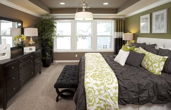 Потрясающий дизайн спальни с черным декором 