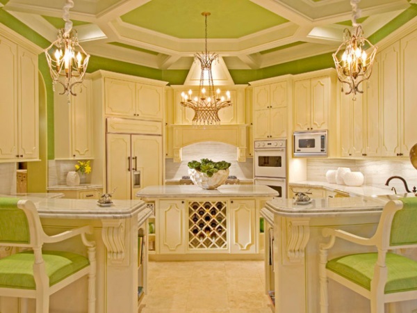 Яркий дизайн классической кухни 
