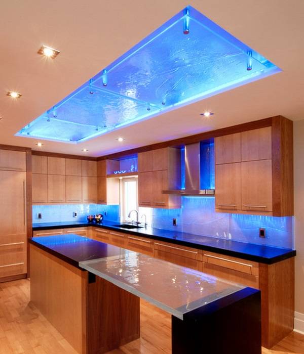 Дизайн кухни с синей подсветкой 