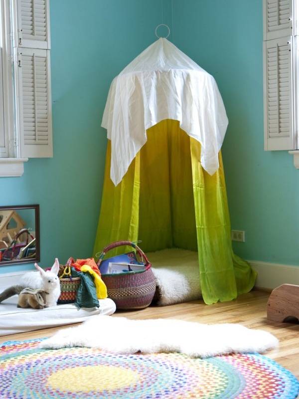 Подвесная палатка в комнате ребенка
