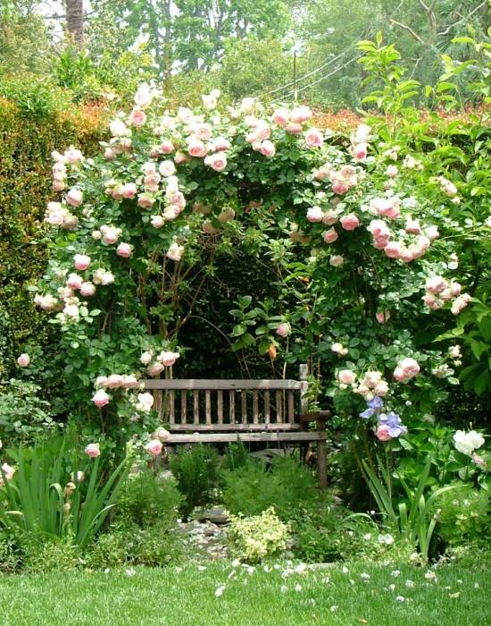 Укромное место для отдыха в саду