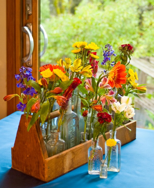 Цветы в стеклянной посуде