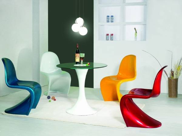 Разноцветные глянцевые стулья Пэнтон 