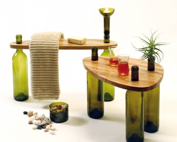 Мебель - столики из дерева и бутылок
