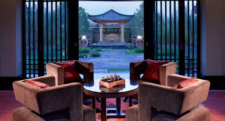 Дизайн гостиной в отеле Banyan Tree Lijiang