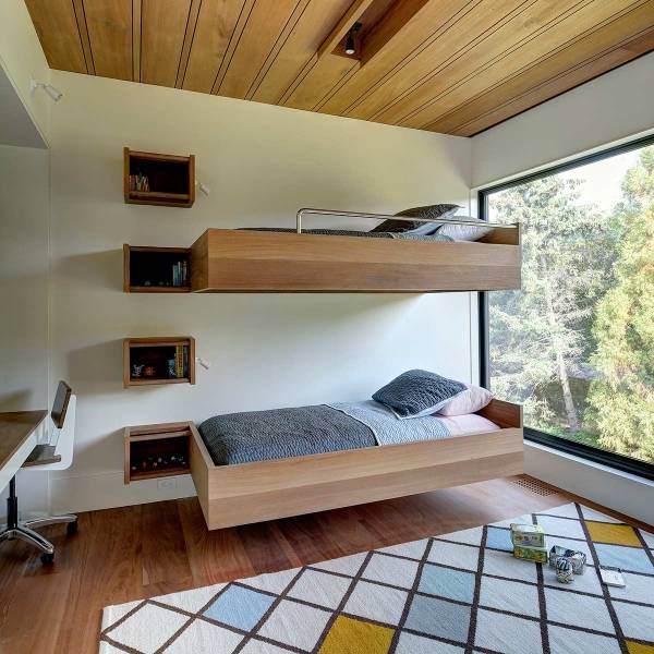 Двухэтажная кровать из двух обычных