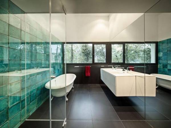 Дизайн плитки в ванной комнате "Морская волна"