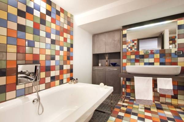 Разноцветная плитка для ванной комнаты фото дизайн