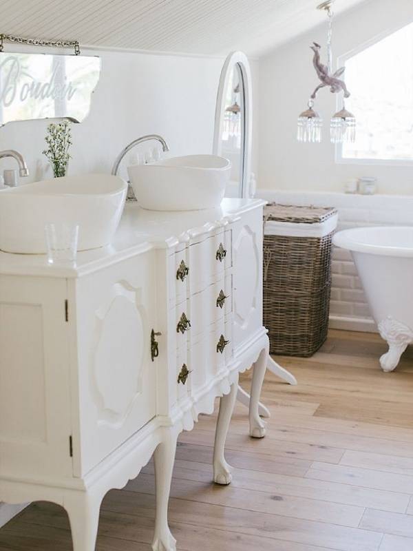 Белая мебель для ванной прованс