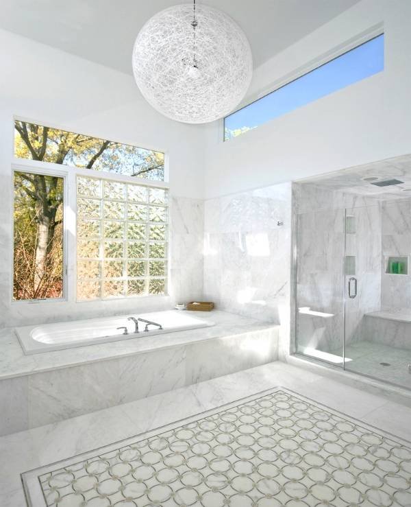 Стекловолоконные окна в дизайне ванной