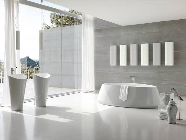 Белая ванная комната в стиле хай тек