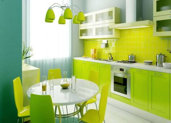Красивая зеленая кухня в интерьере квартиры