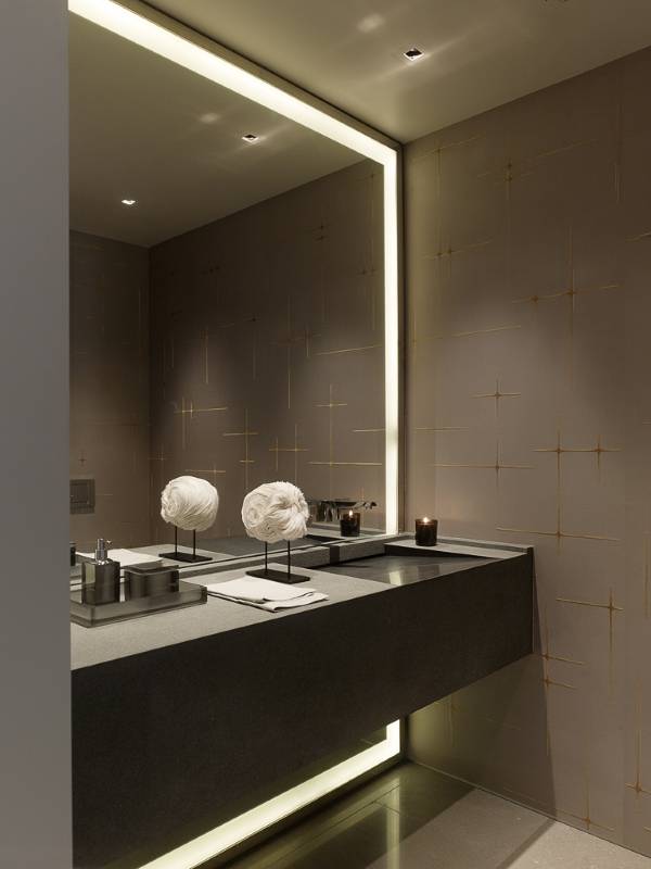 Большое зеркало с полкой для ванной с подсветкой