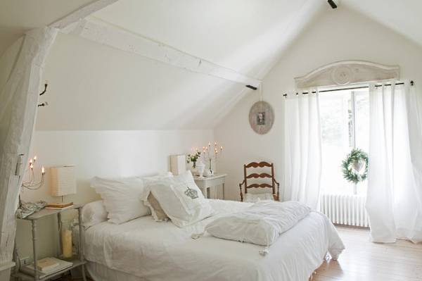Белая спальня в стиле shabby chic