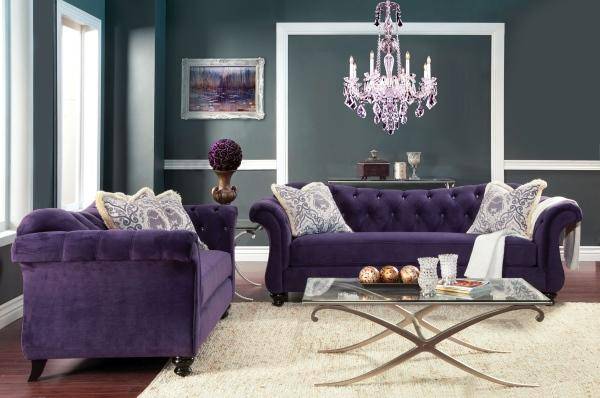 Бархатный диван фиолетового цвета