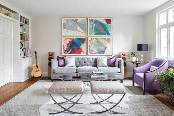 Роскошный диван в серебристом цвете фото в интерьере гостиной