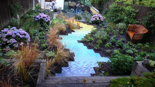 Креативный дизайн садовых дорожек с плиткой