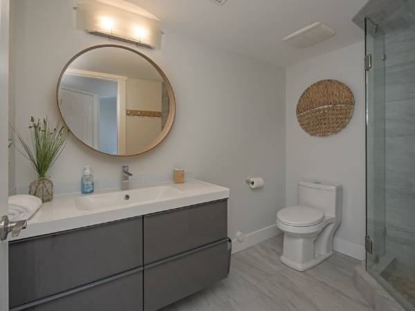 Современный дизайн ванной комнаты в сером цвете - фото 2016 года