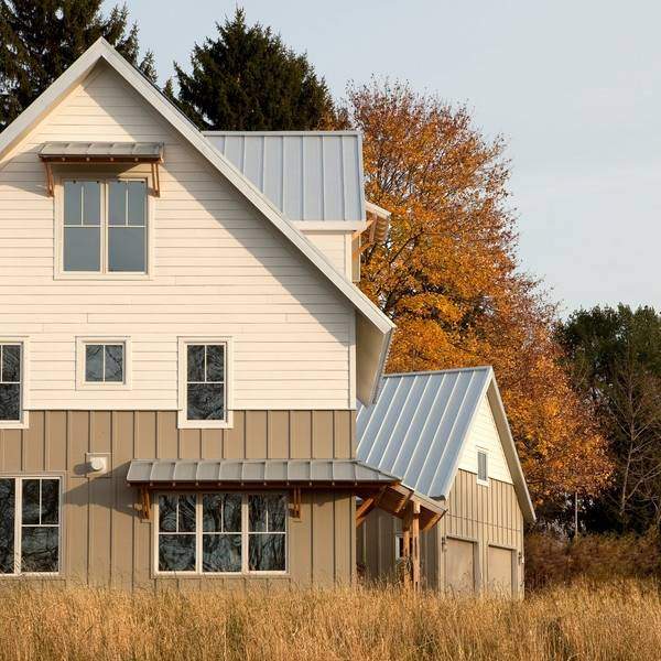 Каким цветом покрасить фасад частного дома - фото двухэтажного дома