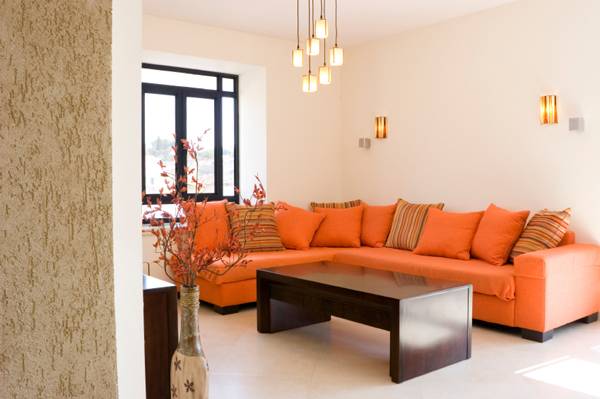 Расположение дивана и другой мебели для гостиной по фен шуй