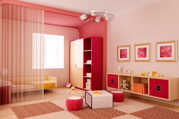 Розовая краска на стенах и потолке квартиры - фото