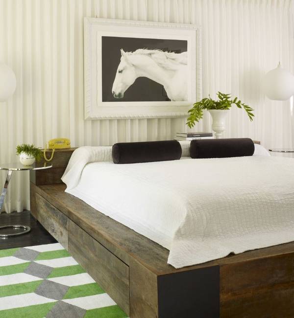 Современный дизайн спальни 2016 в белом цвете и с необычным декором