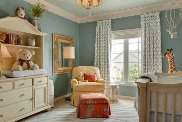 Покраска стен в квартире - фото голубой детской