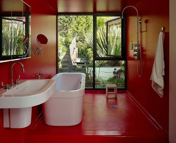 Варианты покраски стен в квартире - красный цвет в ванной