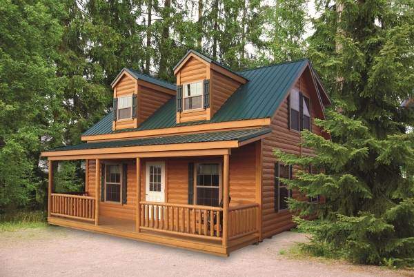 Покрашенные деревянные дома - фото с зеленой крышей
