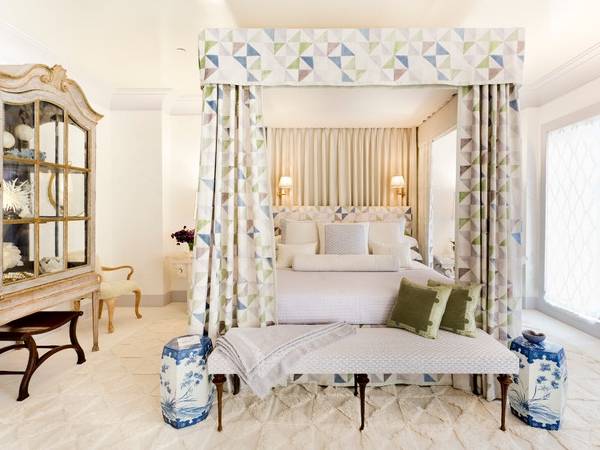 Современный дизайн спальни - фото с балдахином