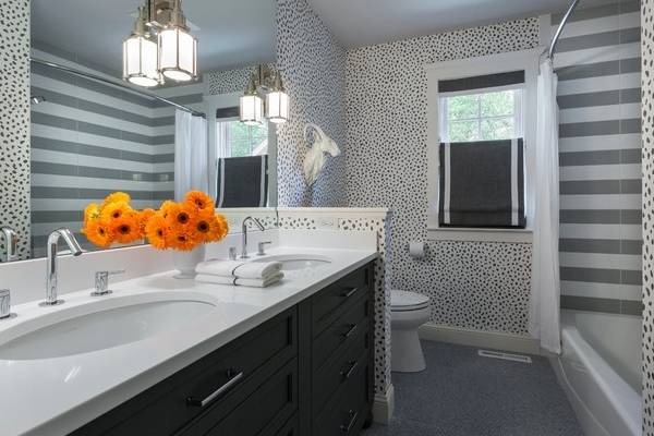 Комбинирование и плитки для стен - фото ванной комнаты