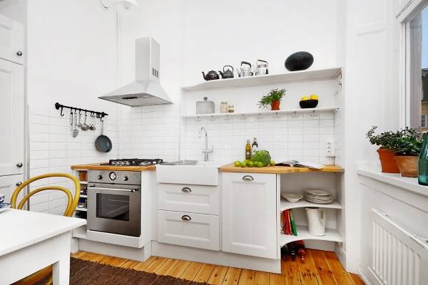 Фото необычного интерьера кухни в белом цвете