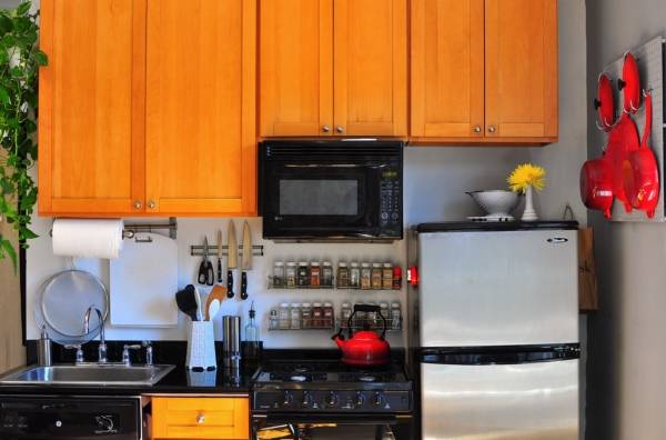 Маленькие рейлинги для кухни - 25 фото в интерьере