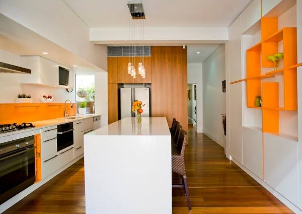 Стильная кухня 2016 в оранжевом цвете