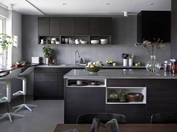 Стильные кухни - фото в темных тонах и стиле минимализм
