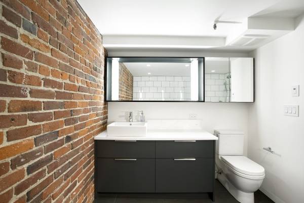 Современная мебель для ванной комнаты в стиле лофт