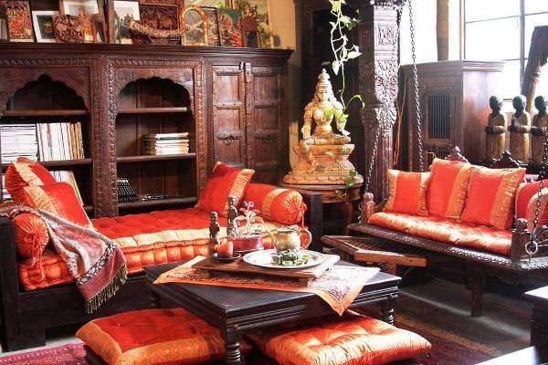 Индийский стиль в интерьере с оригинальной мебелью и текстилем