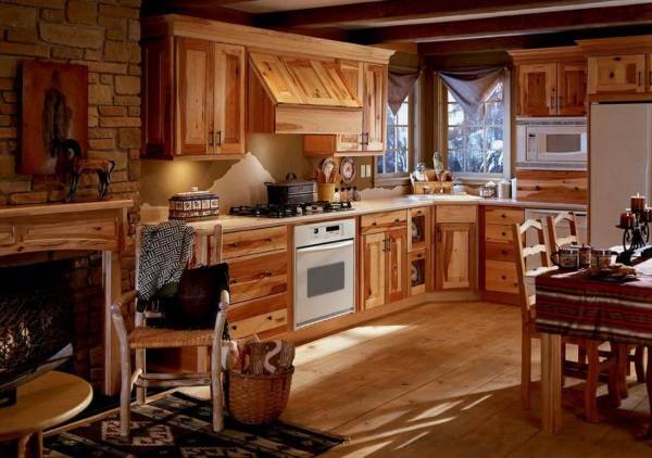 Красивый современный дизайн интерьера деревянного дома