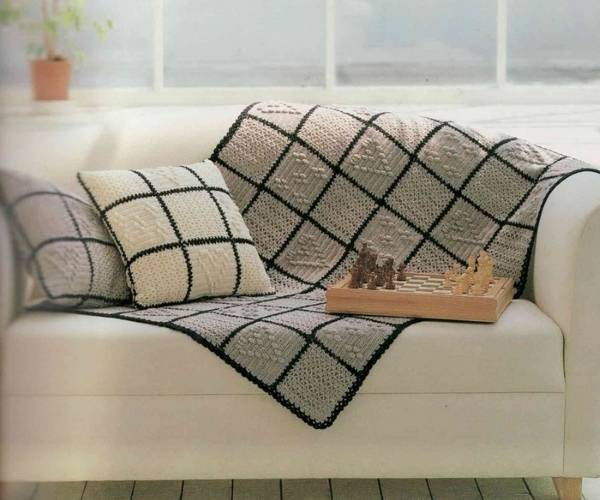 Вязанные диванные подушки - фото в интерьере