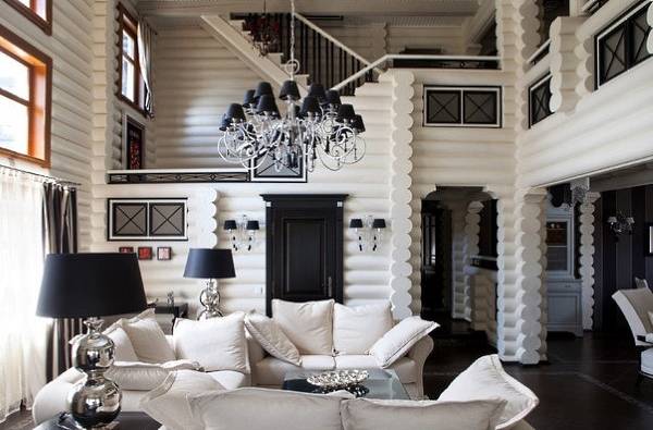 Черно-белый интерьер деревянного дома и бревен - фото внутри