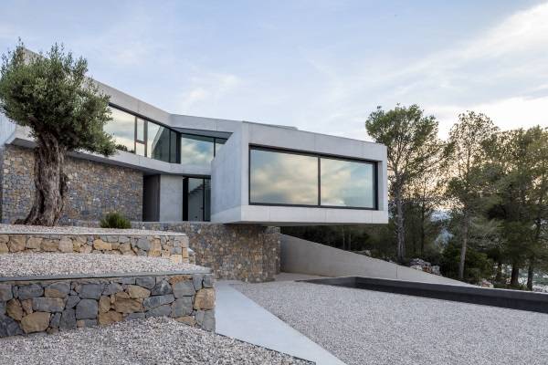 Строительство дома в стиле хай тек и бетона и камня