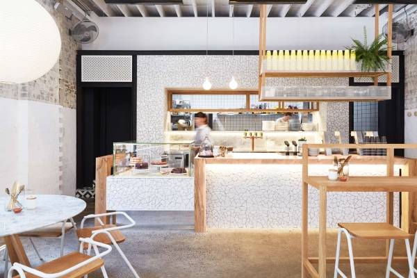 Интерьер кафе бара Rabbit Hole в восточном стиле с японским декором