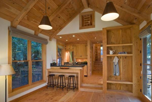 Интерьер деревянного дома из бруса внутри - фото кухни гостиной