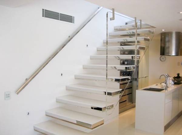 Красивые лестницы в доме - фото степеней и перил